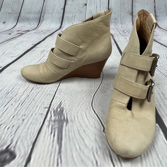 EMU Australia women's Lyndon leather ankle wedge boot color - Bone, size 7 M US - Picture 3 of 10